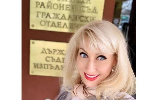 2015 - , официално се разведе!
"Вече съм само Василева!", похвали